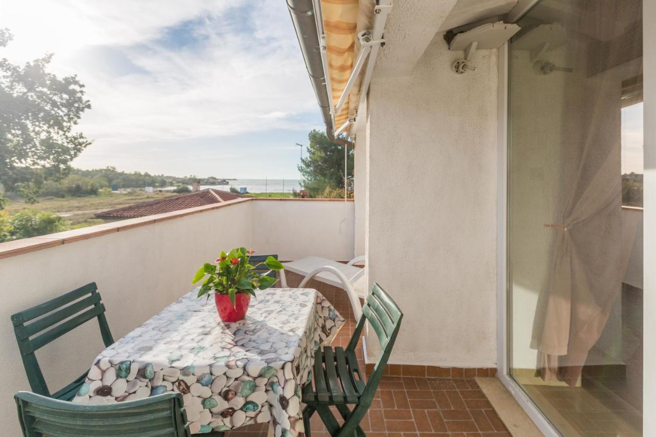 Apartments With A Parking Space Karigador, Novigrad - 2534 Exterior photo